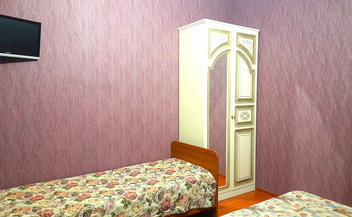Трёхместный эконом. Гостевой дом Южный берег.. Адлер