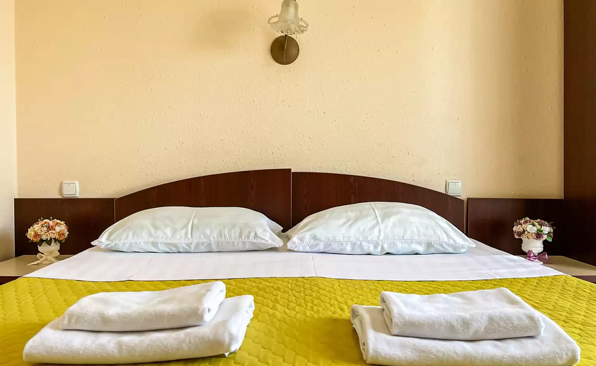 2-х местный полулюкс с двухспальной кроватью. Мини-отель "Ардо". Анапа