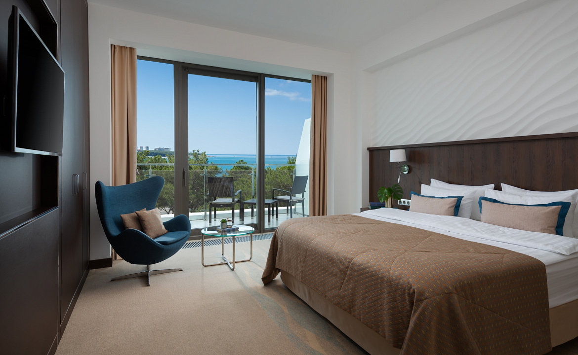 Номер Люкс в пятизвездочном корпусе. ПРИМОРЬЕ GRAND RESORT HOTEL. Геленджик