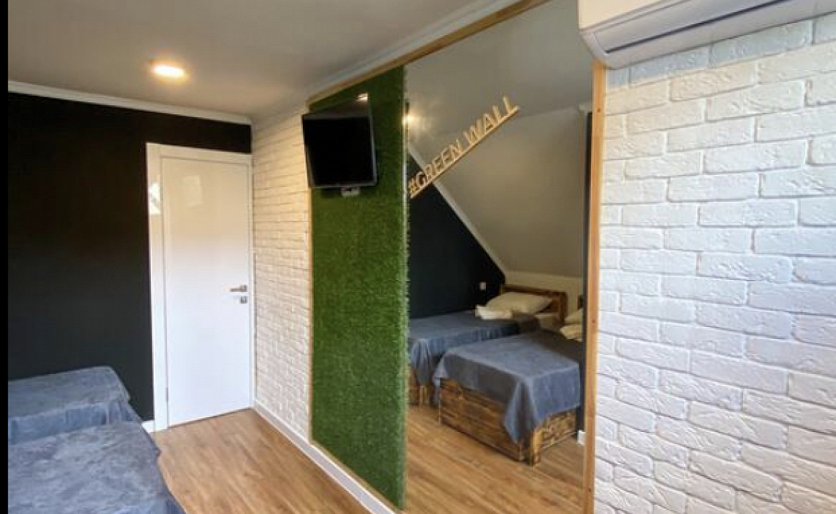 Двухместная комната на третьем этаже 9. Гостевой дом GreenWall. Анапа