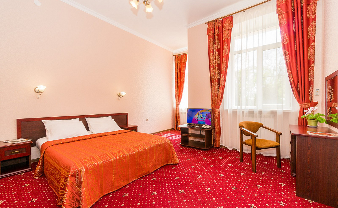 Люкс с балконом. Пансионат "Застава" . Анапа