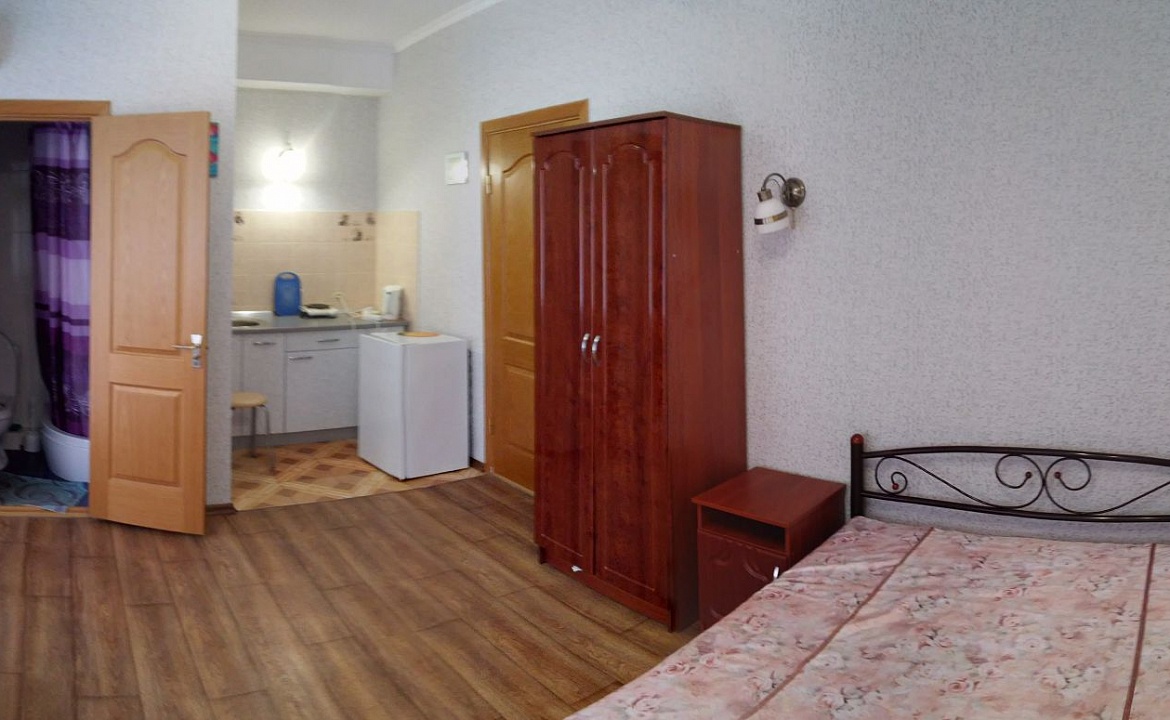 Трехместный номер-студия 