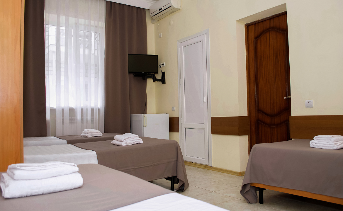 4х местный стандарт. Гостиница Ласточкино гнездо. Кабардинка