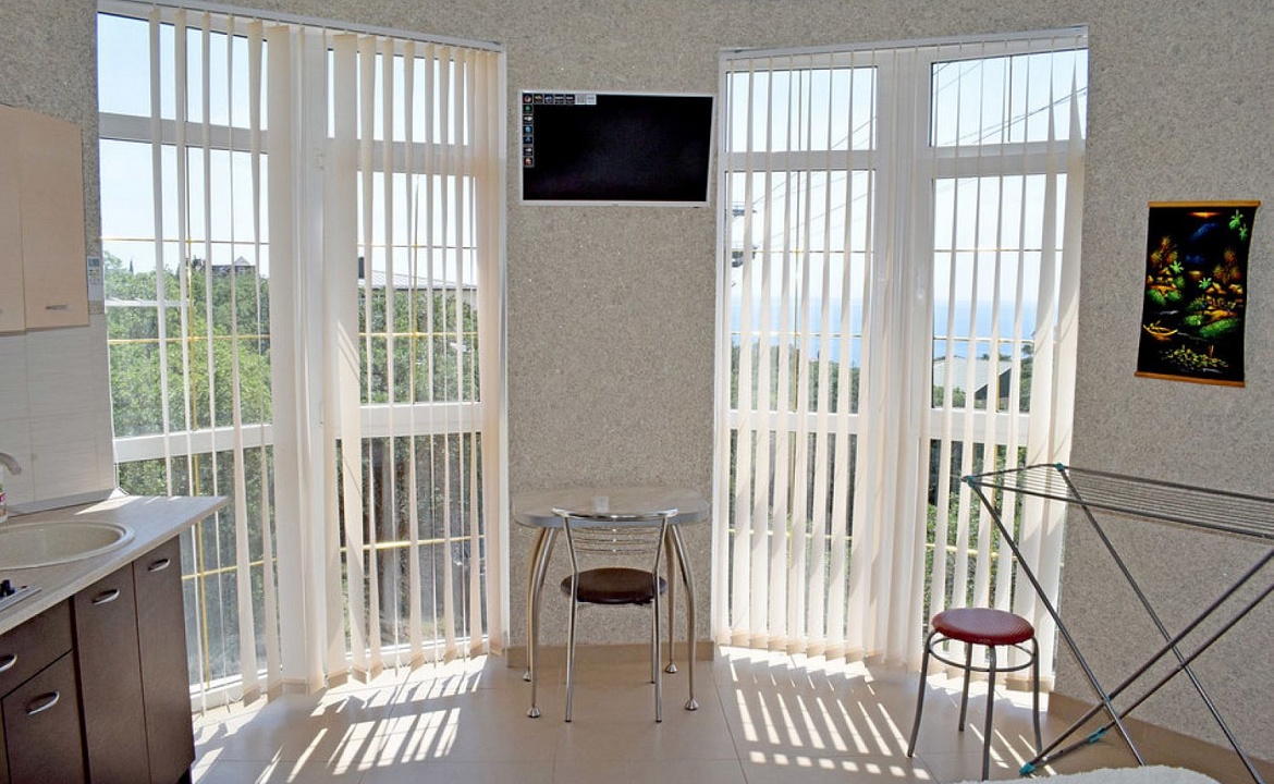 Круглый видовой номер. Отель Апарт отель "Дуэт". Ялта