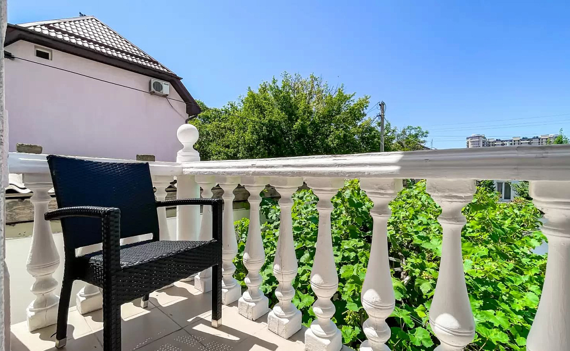 3-х местный полулюкс с двухспальной кроватью. Мини-отель "Ардо". Анапа