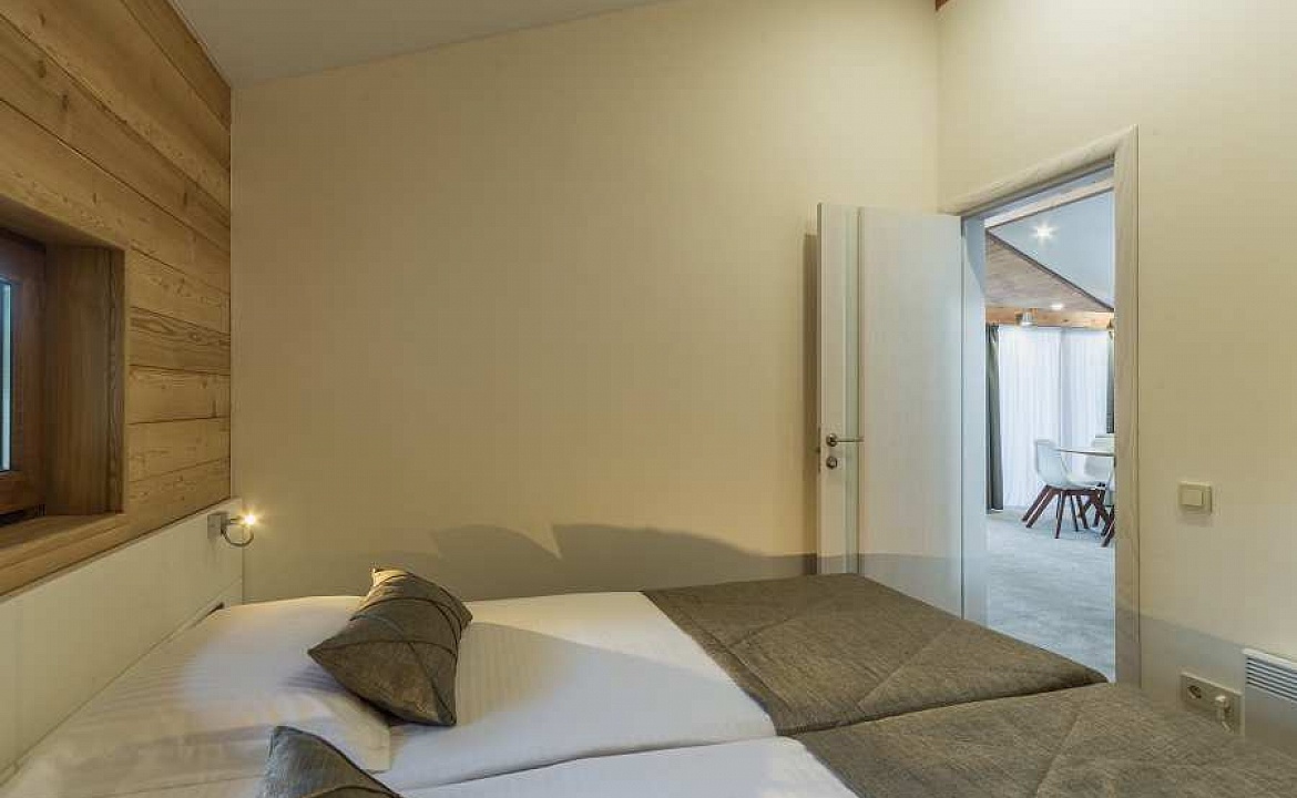 Новый коттедж с двумя спальнями, гостиной-студио с кухней и террасой. Пансионат "Береговой". Малый Маяк