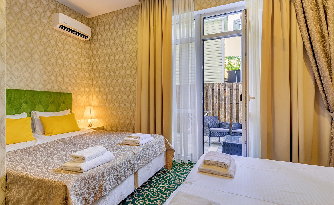 Стандарт 4х-местный с террасой. Отель Премьер. Геленджик