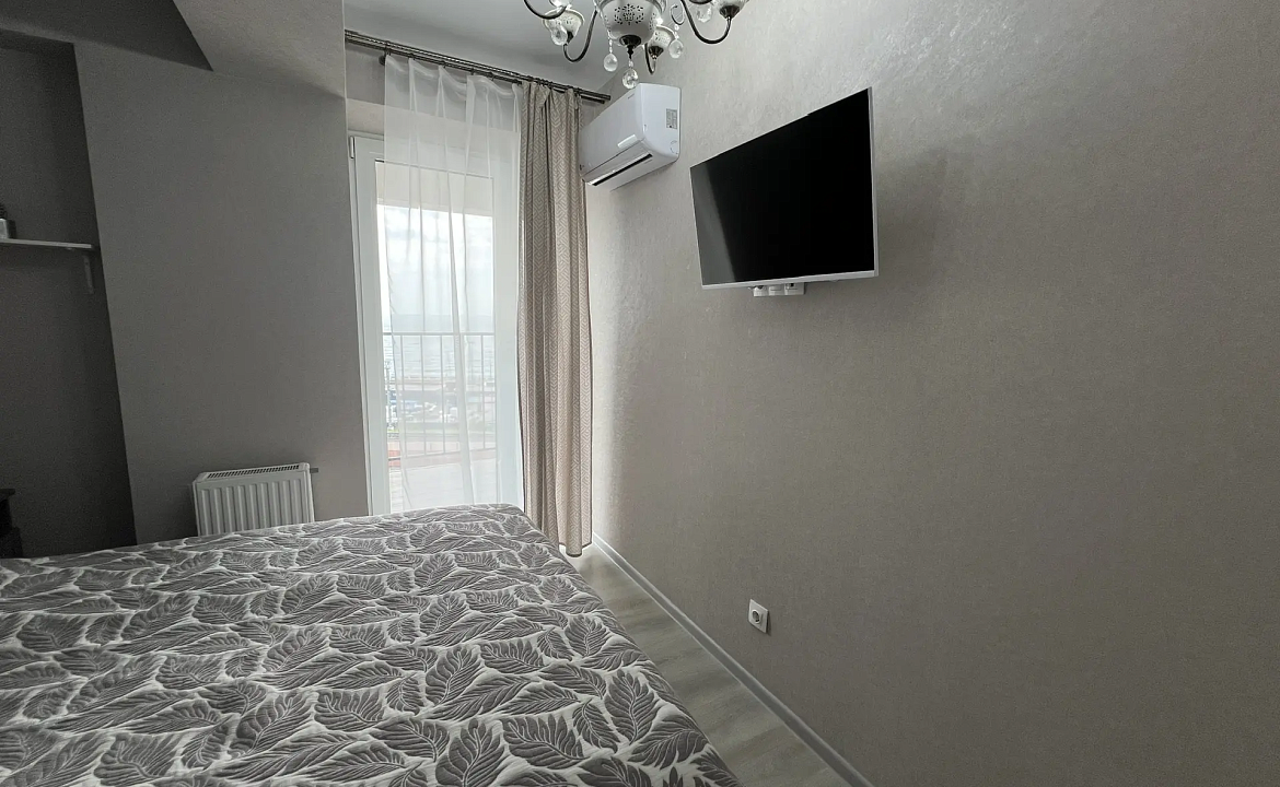 Просторная квартира цу моря с видовыми балконами 178к2. Светлая квартира с террасой и морем. Дагомыс