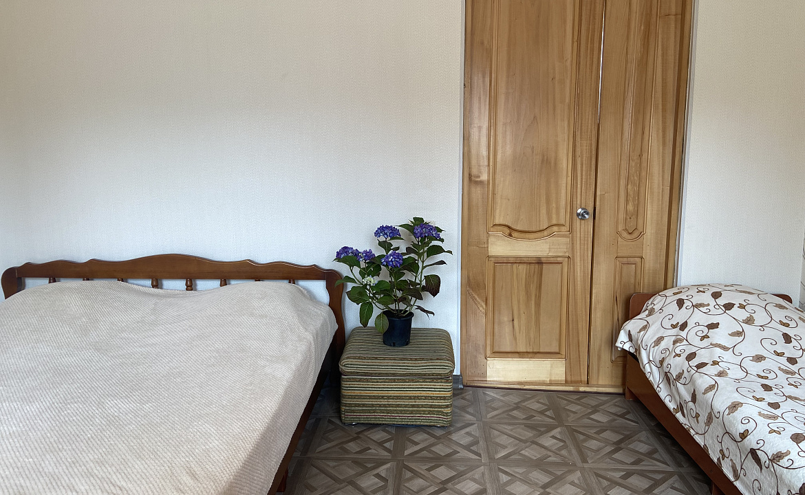 Семейный номер. Гостевой дом Надежда в Гаграх. Гагра