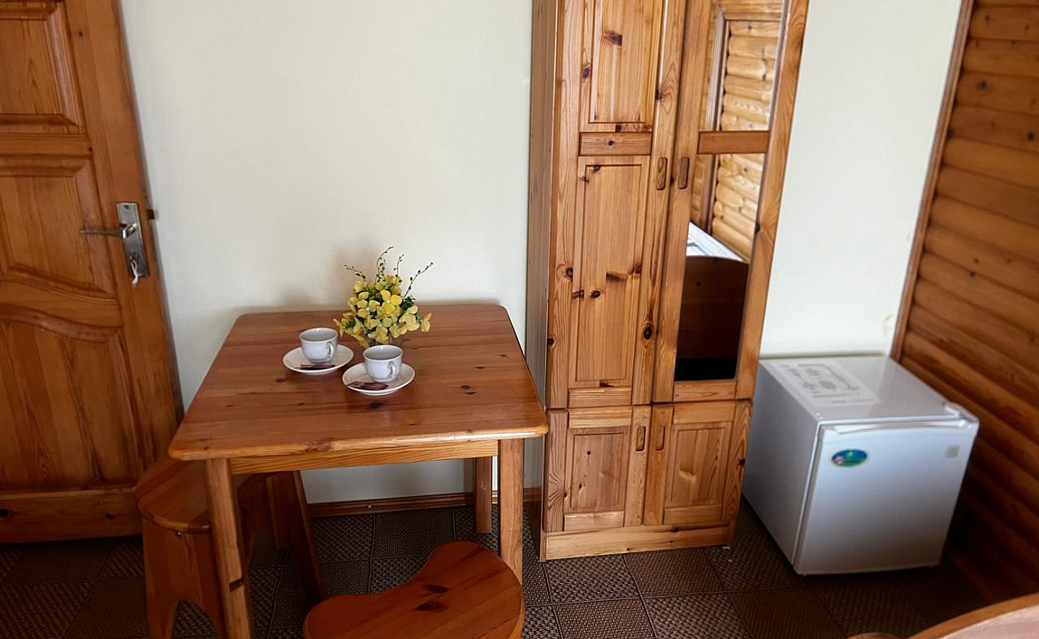 Трёхместный номер с тремя односпальными кроватями. Гостевой дом Эксклюзив. Вардане