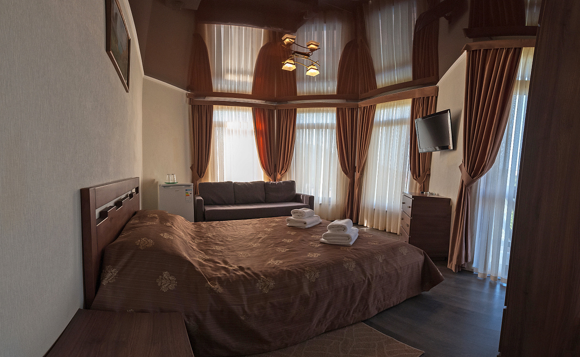 Однокомнатный трехместный номер с видом на море. Гостевой дом "Зеленая бухта". Отдых с детьми