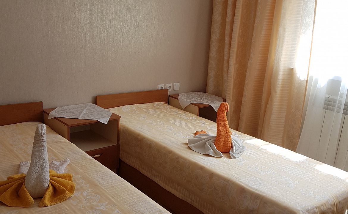2х местный  комфорт с раздельными кроватями. Гостиница "Водолейчик". Алушта