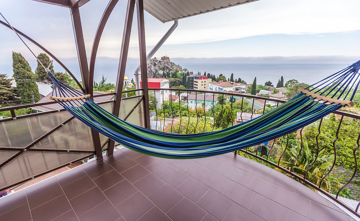 Люкс с балконом до 5 чел. Гостевой дом Пролетарская 12. Гурзуф