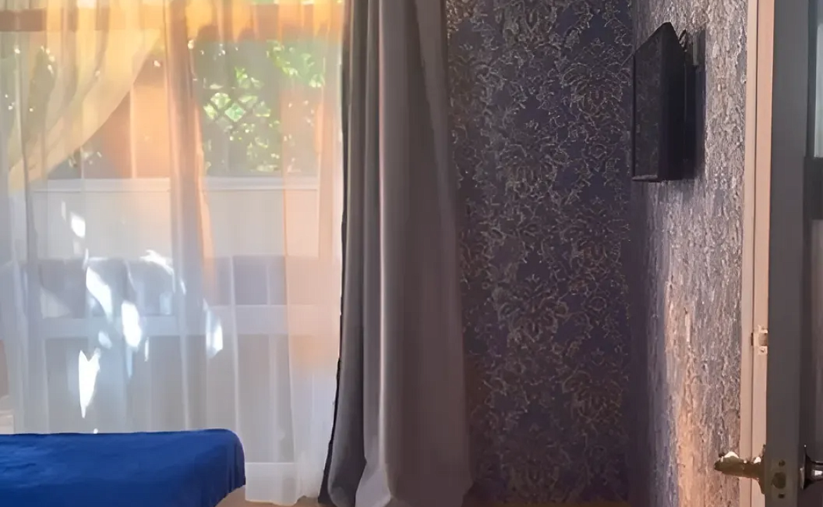   Апартаменты на 4-х человек с собственным двориком. Гостевой дом "МЕЛИС". Дивноморское