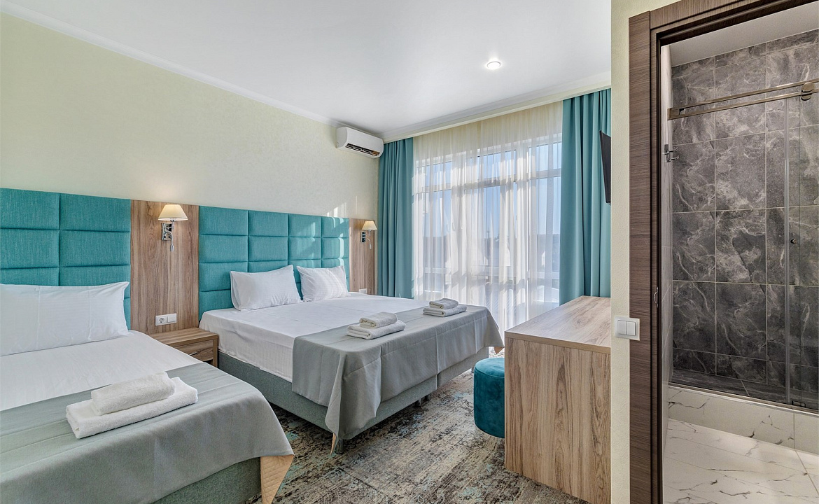 Улучшенный 3х-местный. Отель Премьер. Геленджик