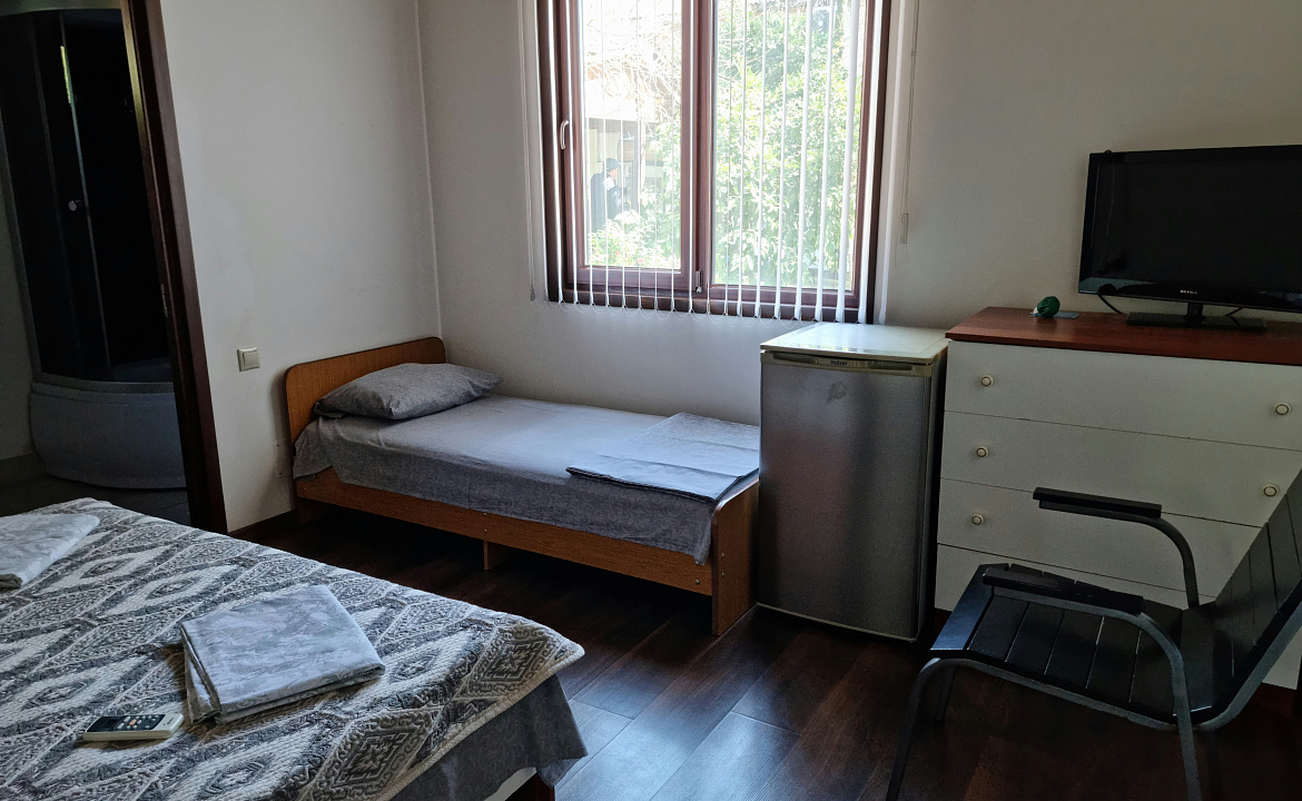 3х местный номер на 1 этаже. Гостевой дом "Цитрус". Цандрипш