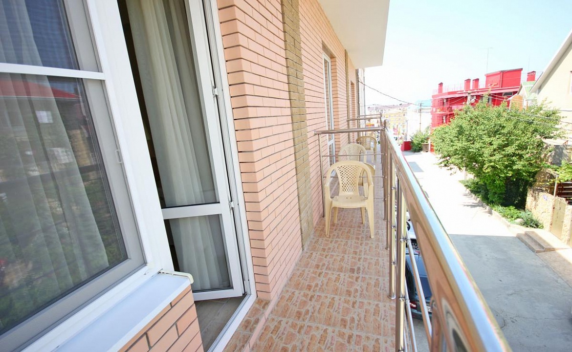 2-х комнатный номер с балконом. Гостевой дом "Радуга". Витязево