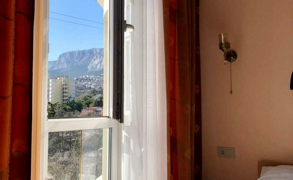 Семейный номер с кухней и видом на море и горы Ай-Петри. Отель Апарт отель "Дуэт". Ялта