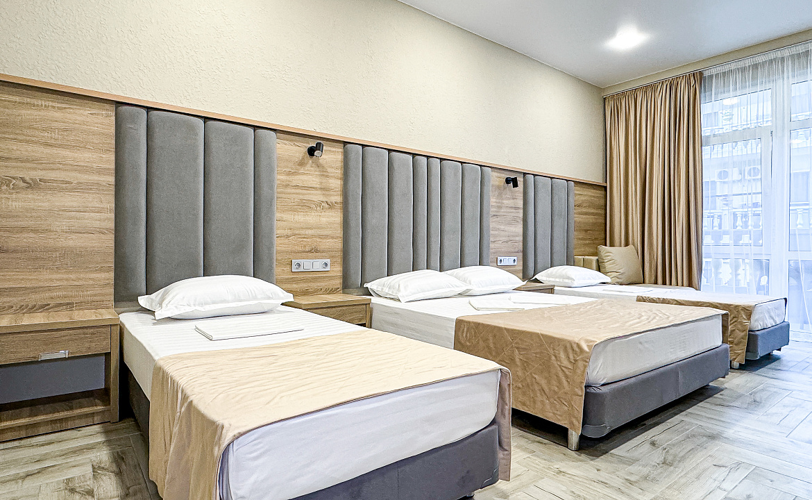 Корпус 2 Delux 5ти - местный (с балконом). Anzhelina Family Hotel. Витязево