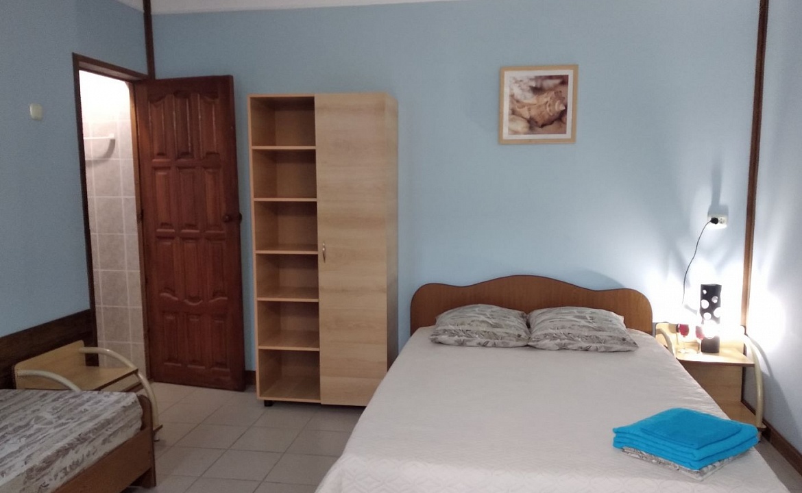 3-х местный номер Стандарт. Гостевой дом "Ростовский дворик". Ольгинка 3-х местный номер Стандарт. Гостевой дом "Ростовский дворик". Ольгинка