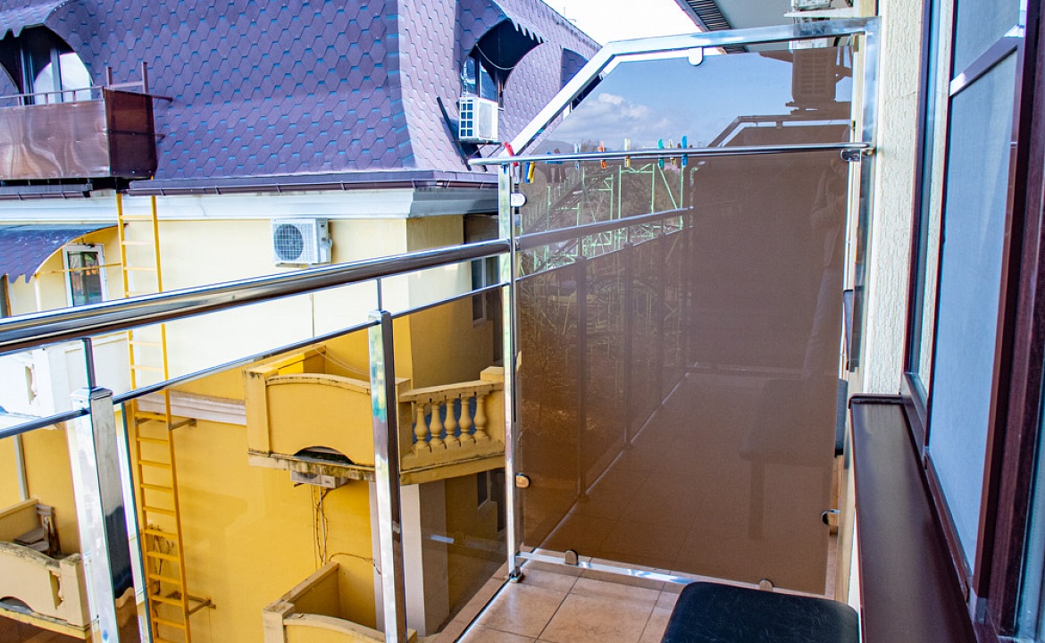 2х местный полулюкс с балконом для 2+1. Отель "Калараш 17а". Лазаревское