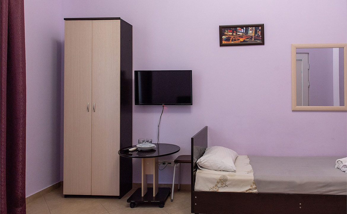 Трехместный номер на 1 этаже. Отель "Ниагара Фоллс". Сочи