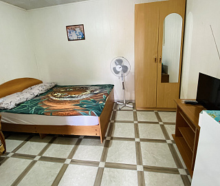 Трёхместный номер «Эконом» класса. Частный сектор Анастасия на Айвазовского 7. 