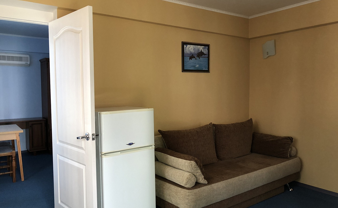 Четырехместный с мини-кухней и балконом. Гостевой дом АнНи. Гаспра