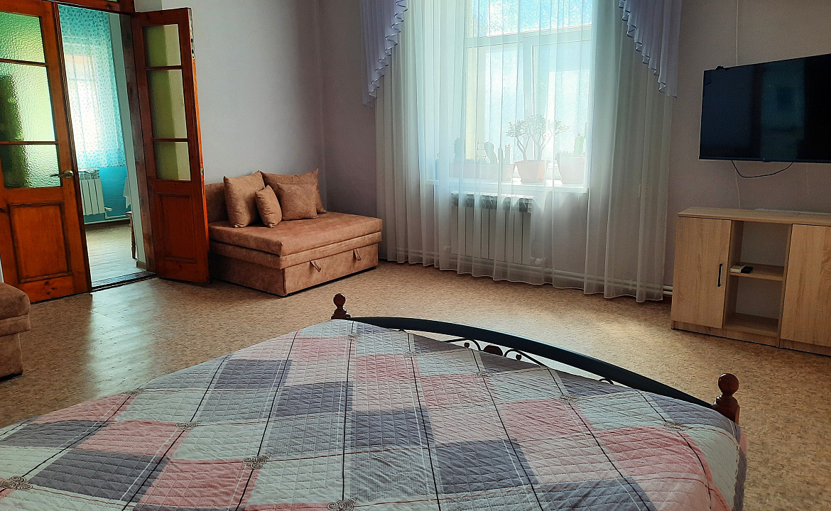 Большая однокомнатная. Частный сектор Большая однокомнатная квартира. Алушта