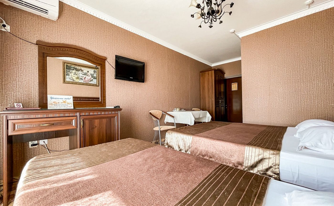 Полулюкс 3-х местный (с балконом). Anzhelina Family Hotel. Витязево