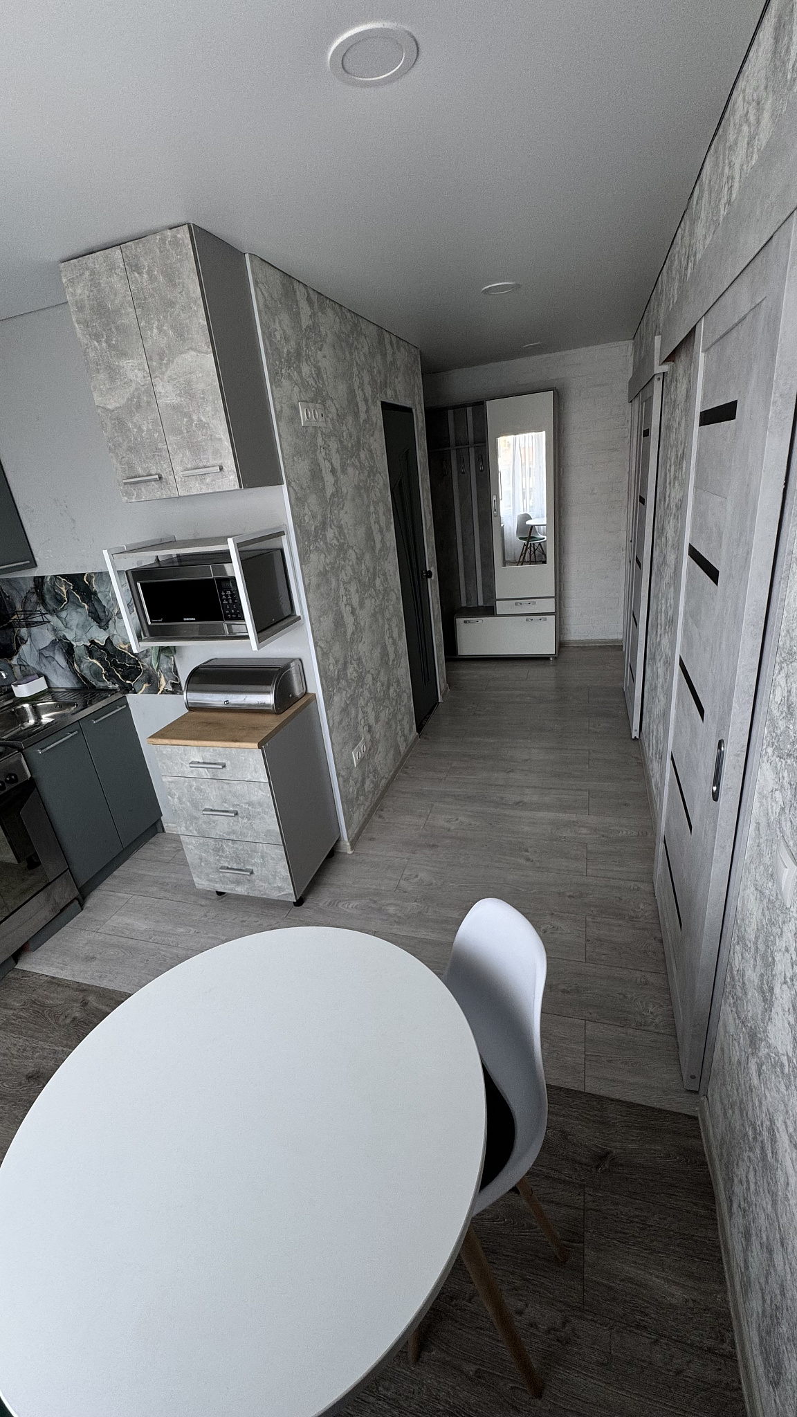 . Квартира в многоквартирном доме 1-комнатная квартира на Ул. Голубые Дали дом 6. Адлер