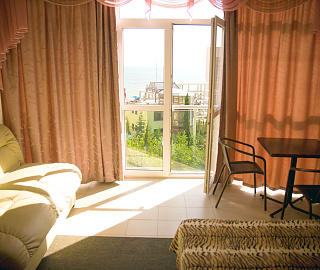 Большой 2-4х местный номер с панорамными окнами. Вилла Вилла "Лазурная мелодия".  Большой 2-4х местный номер с панорамными окнами. Вилла Вилла "Лазурная мелодия".