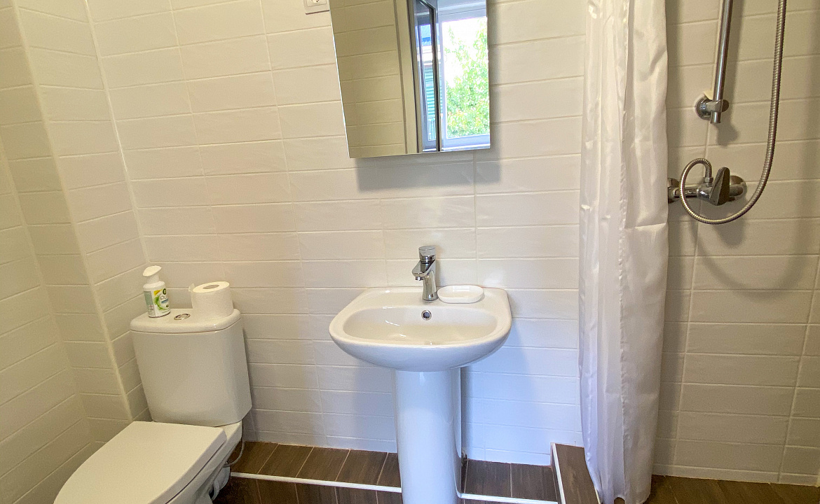 Двухместная комната на втором этаже 5. Гостевой дом GreenWall. Анапа