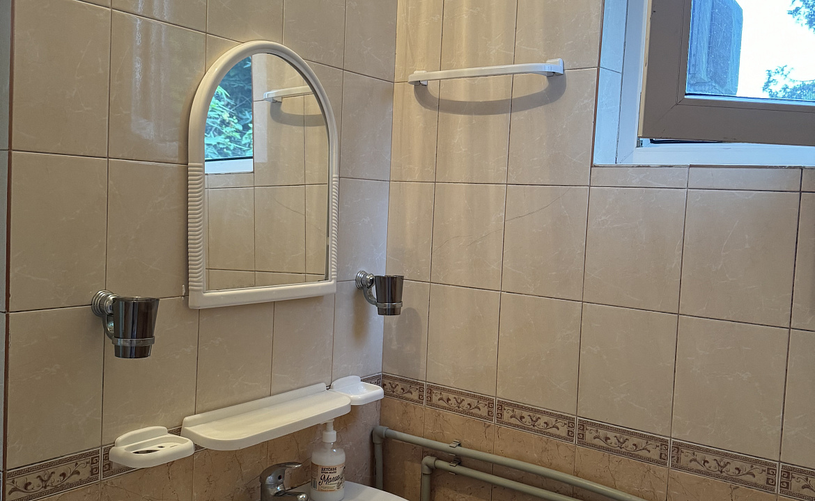 1 комнатный номер с балконом  . Гостевой дом "Пантера". Гагра