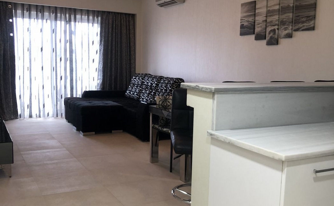 Апартаменты . Квартира в многоквартирном доме Апартаменты . Алушта