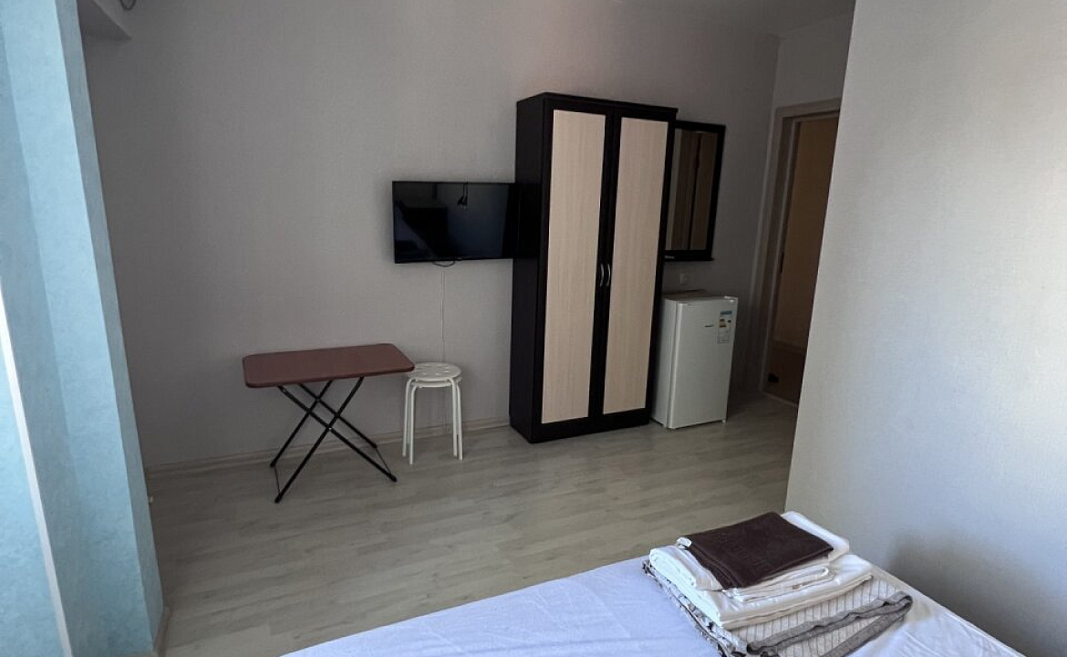 Четырехместный улучшенный номер с балконом, от 1 до 4 гостей, двуспальная кровать, балкон. Мини-отель Моника. Анапа