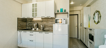 Квартира в многоквартирном доме Стильный апартамент на первой береговой с видом на море