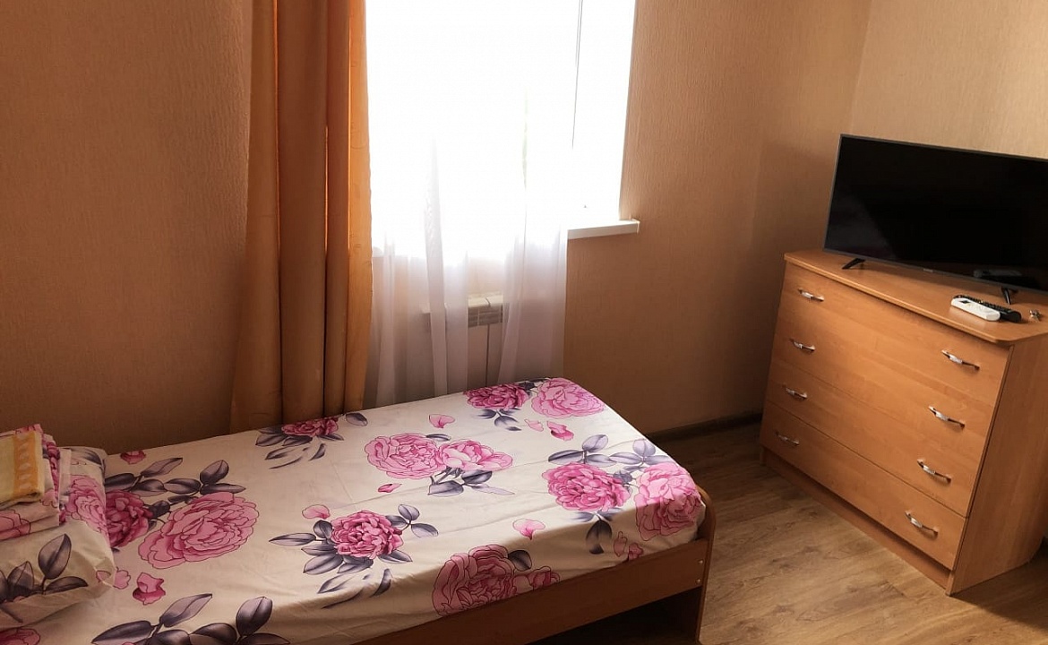 Двух местный . Частный сектор На высоком берегу . Анапа