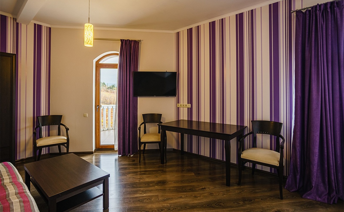 Апартаменты двухкомнатные с террасой 6. Гостевой дом Лиана. Ливадия