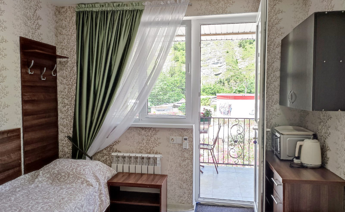 4-х местный стандарт. Уда-ча в Свирском ущелье. Лазаревское