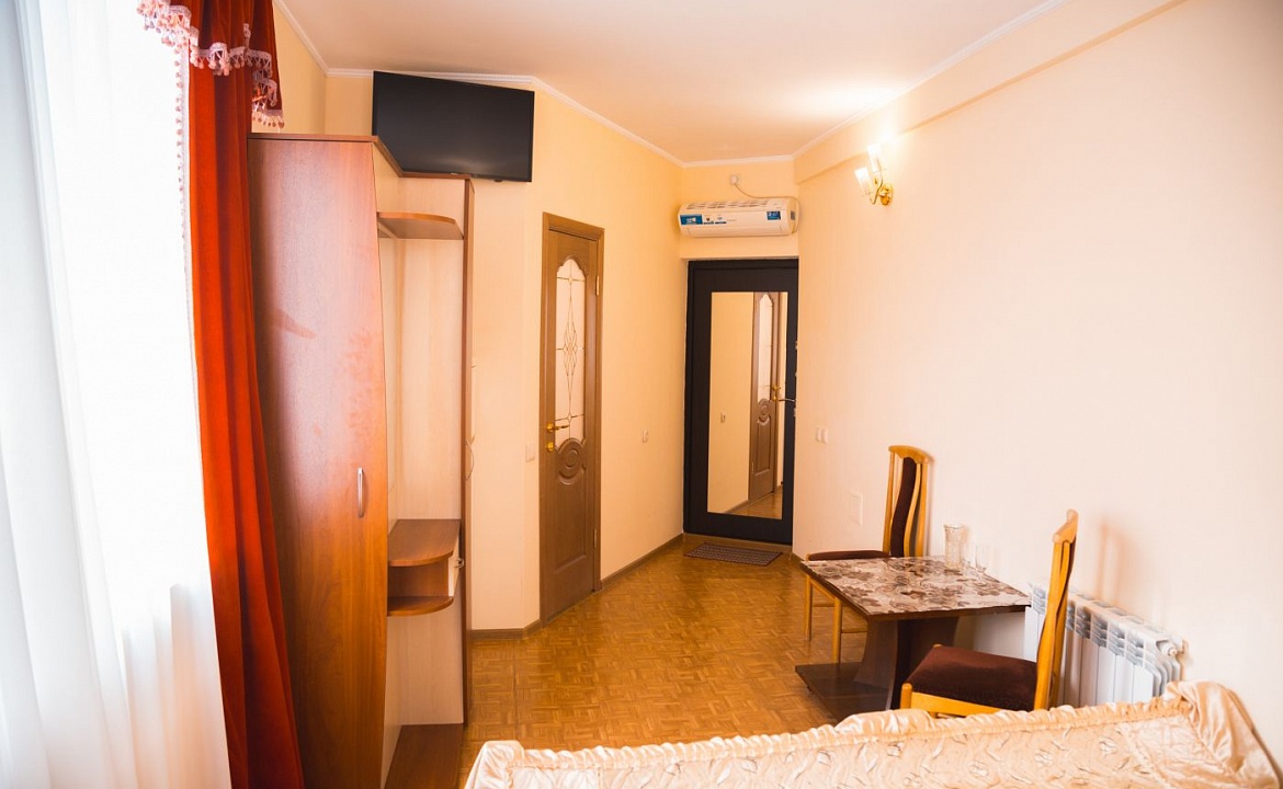 Полулюкс №3. Гостевой дом частный "Мид". Ялта