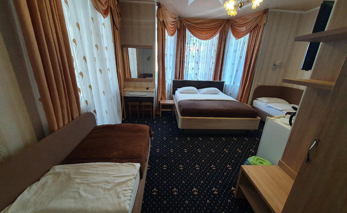4-х местный стандарт. Гостиница  № 56 Семейный **. Симферополь