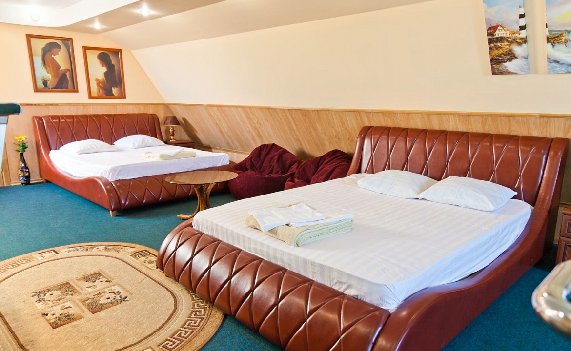 Номер Студио четырехместный. Отель Водноспортивный клуб-отель "Торнадо". Ейск