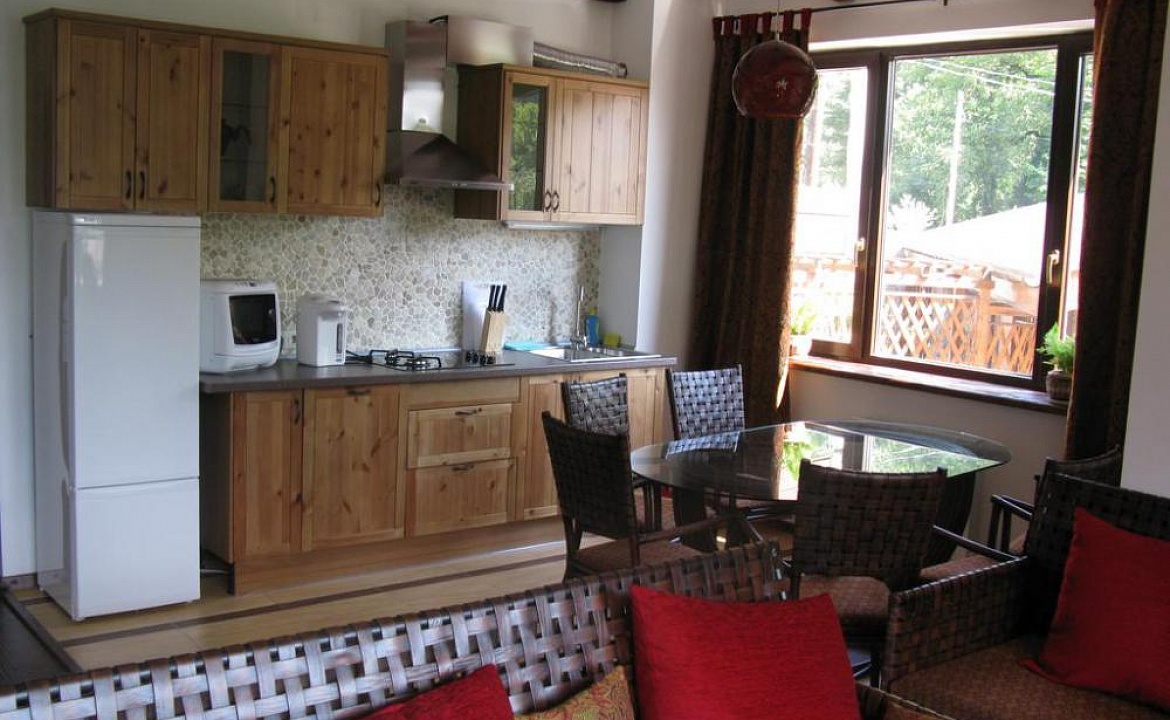 Апартаменты с тремя спальнями. Гостевой дом "Дон Шале". Красная Поляна