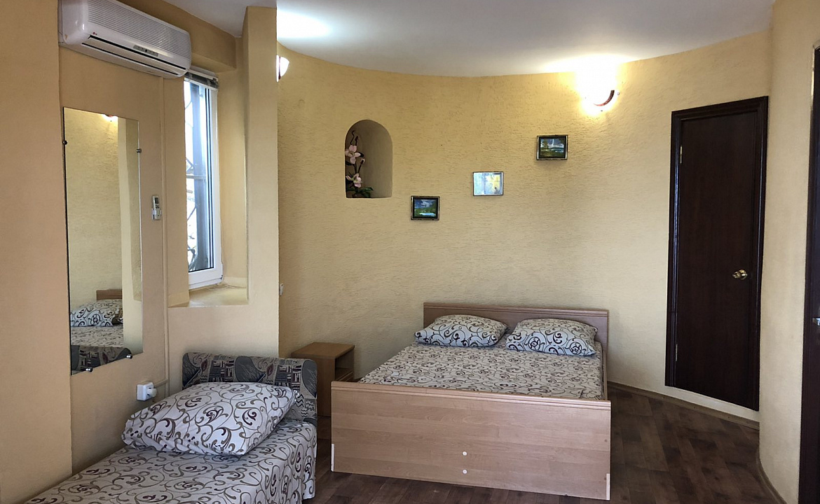 Трехместный номер. Гостевой дом АнНи. Гаспра