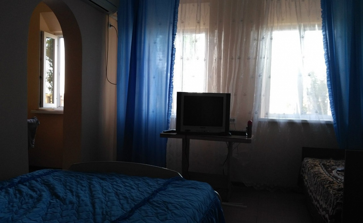 Домик у моря 3х-местный. Гостевой дом Домик у моря Пролетарская 152. Должанская