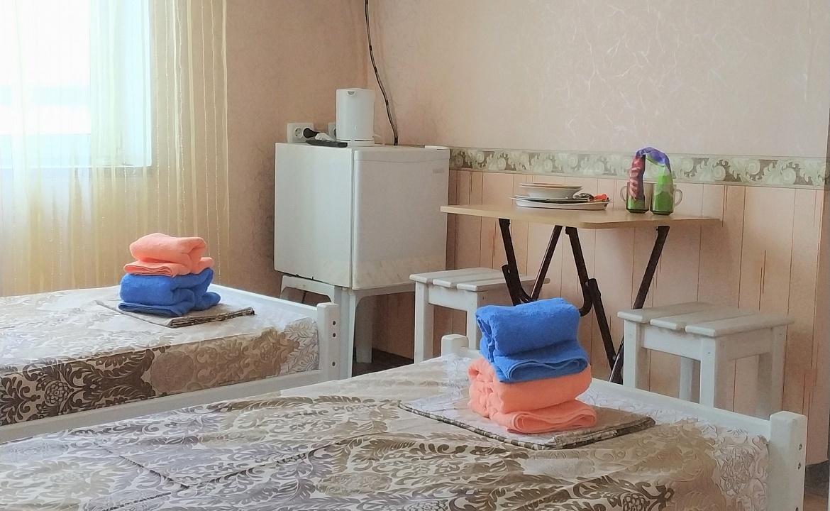 4-местный 2-комнатный номер Стандарт с балконом. Гостиница Лагуна. Крым - частный сектор