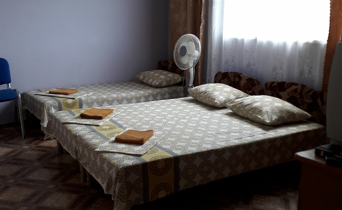 3х местный бюджетный, до 5ти лет бесплатно. Гостевой дом МОРЕ с бассейном и баней. Джубга