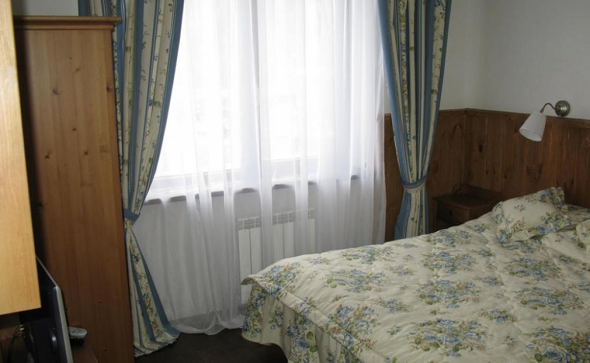 Апартаменты с тремя спальнями. Гостевой дом "Дон Шале". Красная Поляна