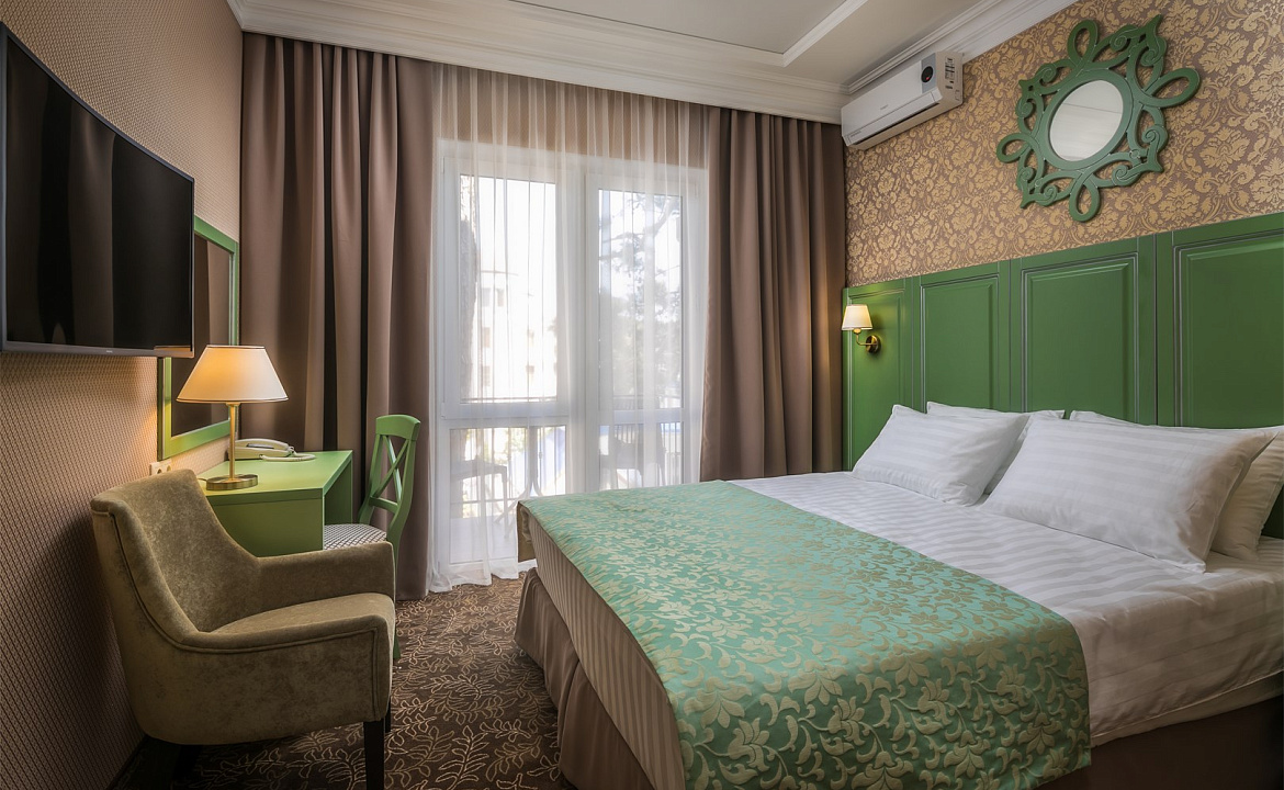 Номер первой категории с балконом. Отель "Marsel". Геленджик